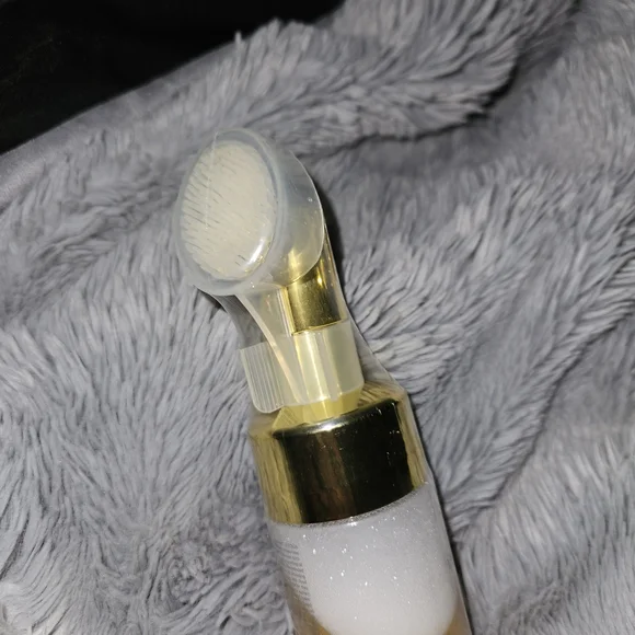 Brand New Sealed LaToua M 24K Gold Lava Foam - Picture 4 of 4